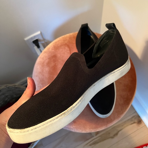 Black and white slide on sneakers - Picture 3 of 3